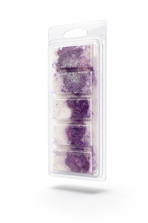 Purple and white wax melt bar with purple mica powder for elegance 